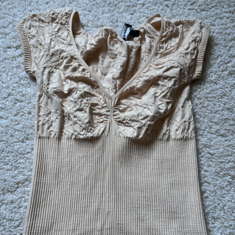 Bebe Cream M/L Stretchy Floral Top